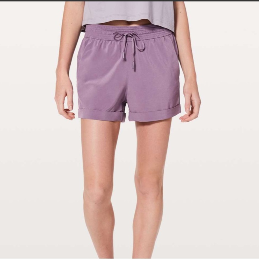 Lululemon Spring Break Away Short size 8 3" inseam